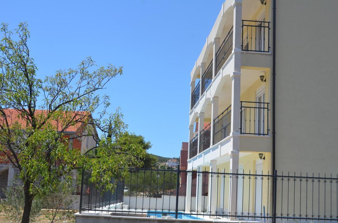 Apartments Neli Vinišće Екстериор снимка