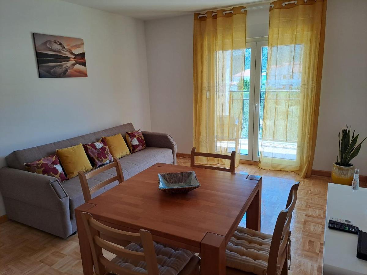 Apartments Neli Vinišće Екстериор снимка