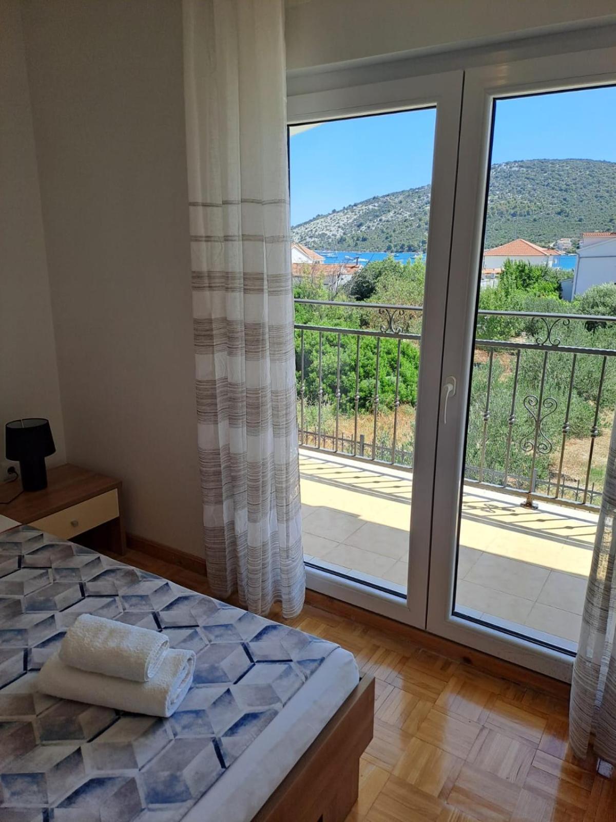 Apartments Neli Vinišće Екстериор снимка