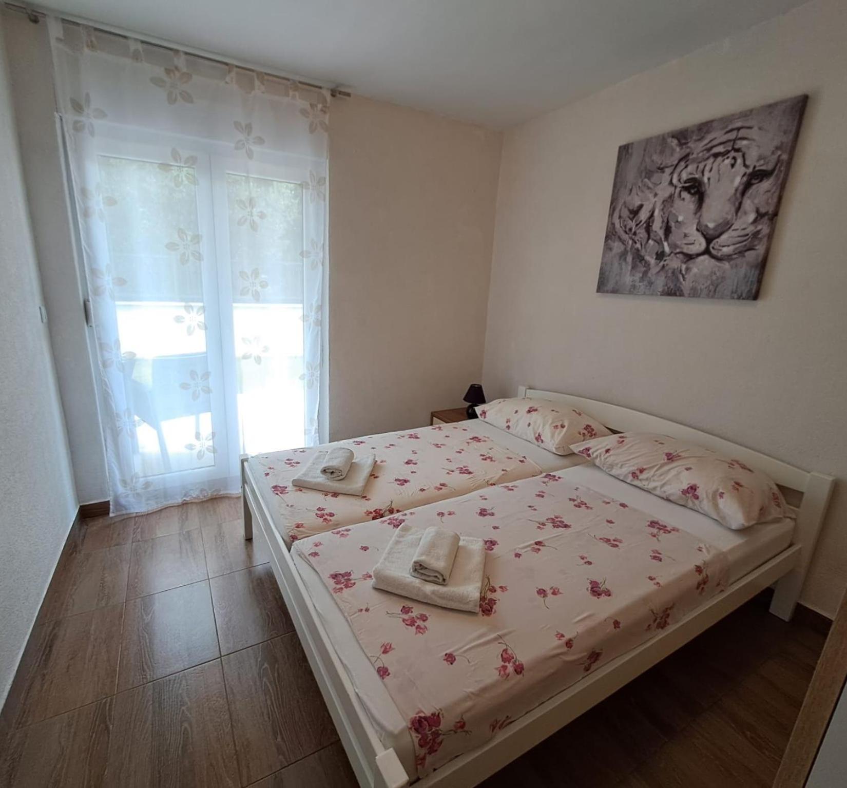 Apartments Neli Vinišće Екстериор снимка